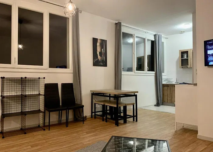 Cosy - Hypercentre - Calme - 50m2 - Wi-fi 아파트 Graulhet